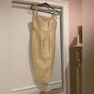 Woman’s pearl dress size 8